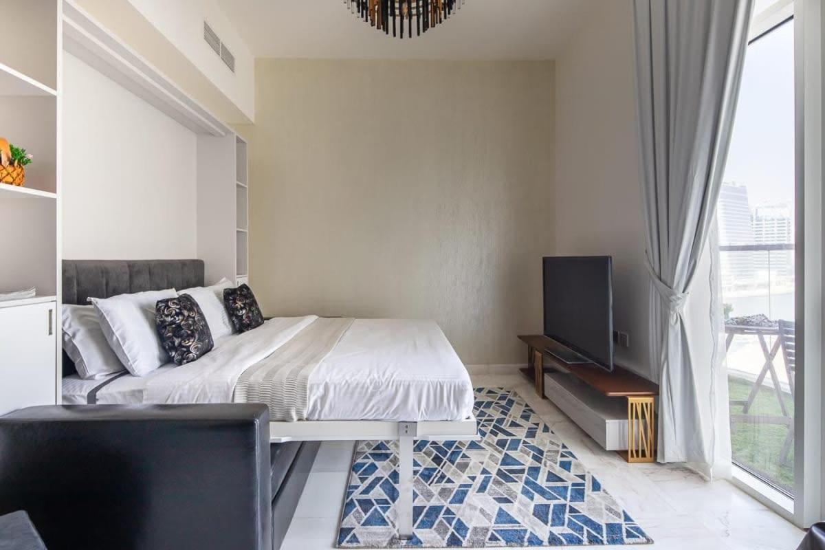 Frank Porter - Bayz Tower By Danube Apartment Dubai